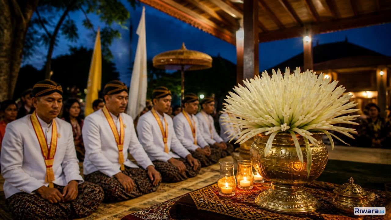 Suasana khidmat ritual Wijayakusuma oleh kerabat Karaton Surakarta Hadiningrat di Kabupaten Cilacap
